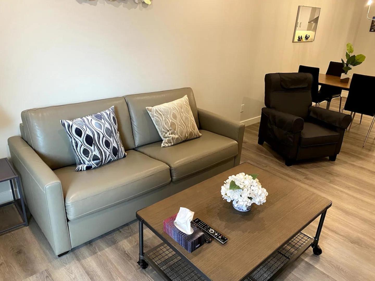 Luxury Unit In The Heart Of Канмор Екстериор снимка
