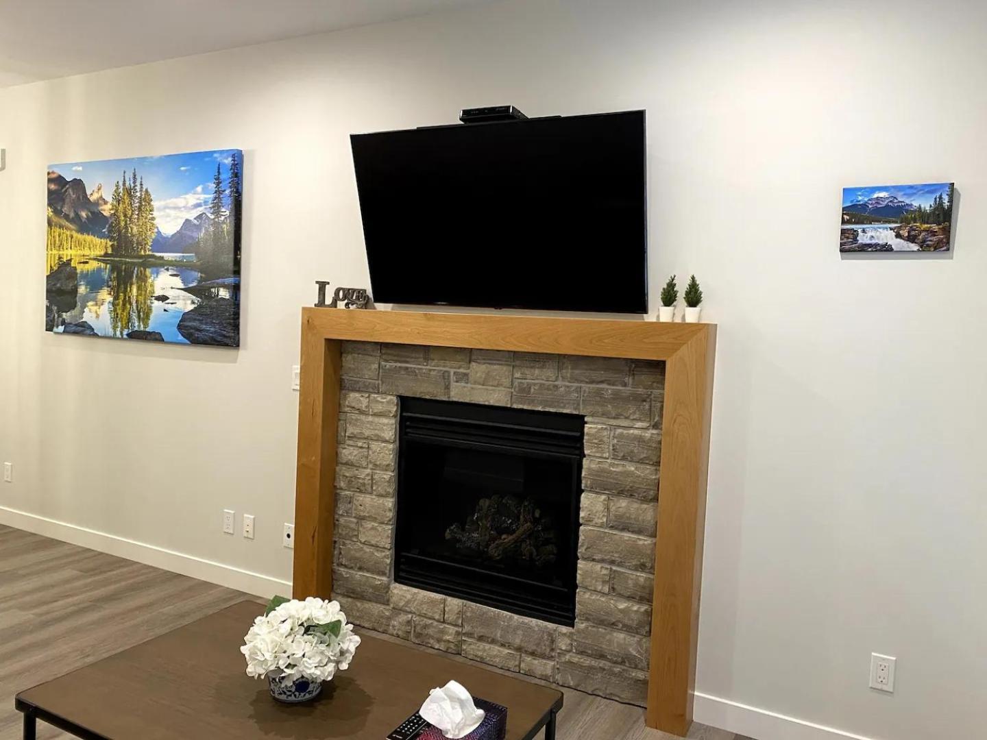Luxury Unit In The Heart Of Канмор Екстериор снимка